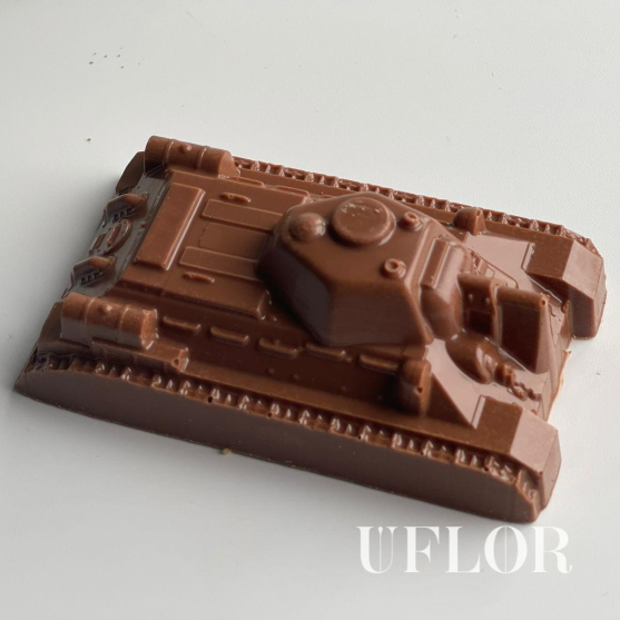 Шоколад дубайский в виде танка